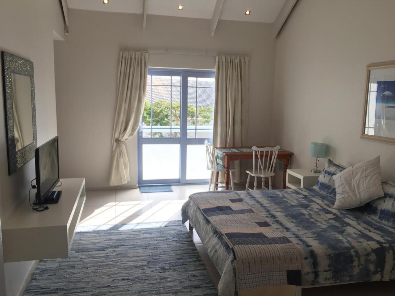 Perfect 10 - 10 To 13 Sleeper Luxury Holiday Home Breakage Deposit Of R2500 Per Weekend Lease Лангебан Екстер'єр фото