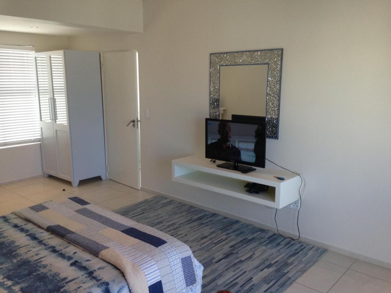 Perfect 10 - 10 To 13 Sleeper Luxury Holiday Home Breakage Deposit Of R2500 Per Weekend Lease Лангебан Екстер'єр фото